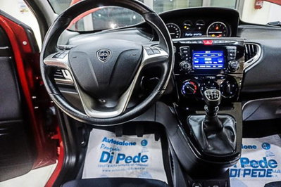 Lancia Ypsilon 1.0 FireFly 5 porte S&S Hybrid Ecochic Gold (16)