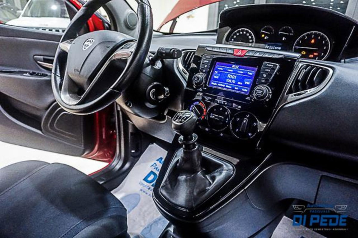 Lancia Ypsilon 1.0 FireFly 5 porte S&S Hybrid Ecochic Gold (17)