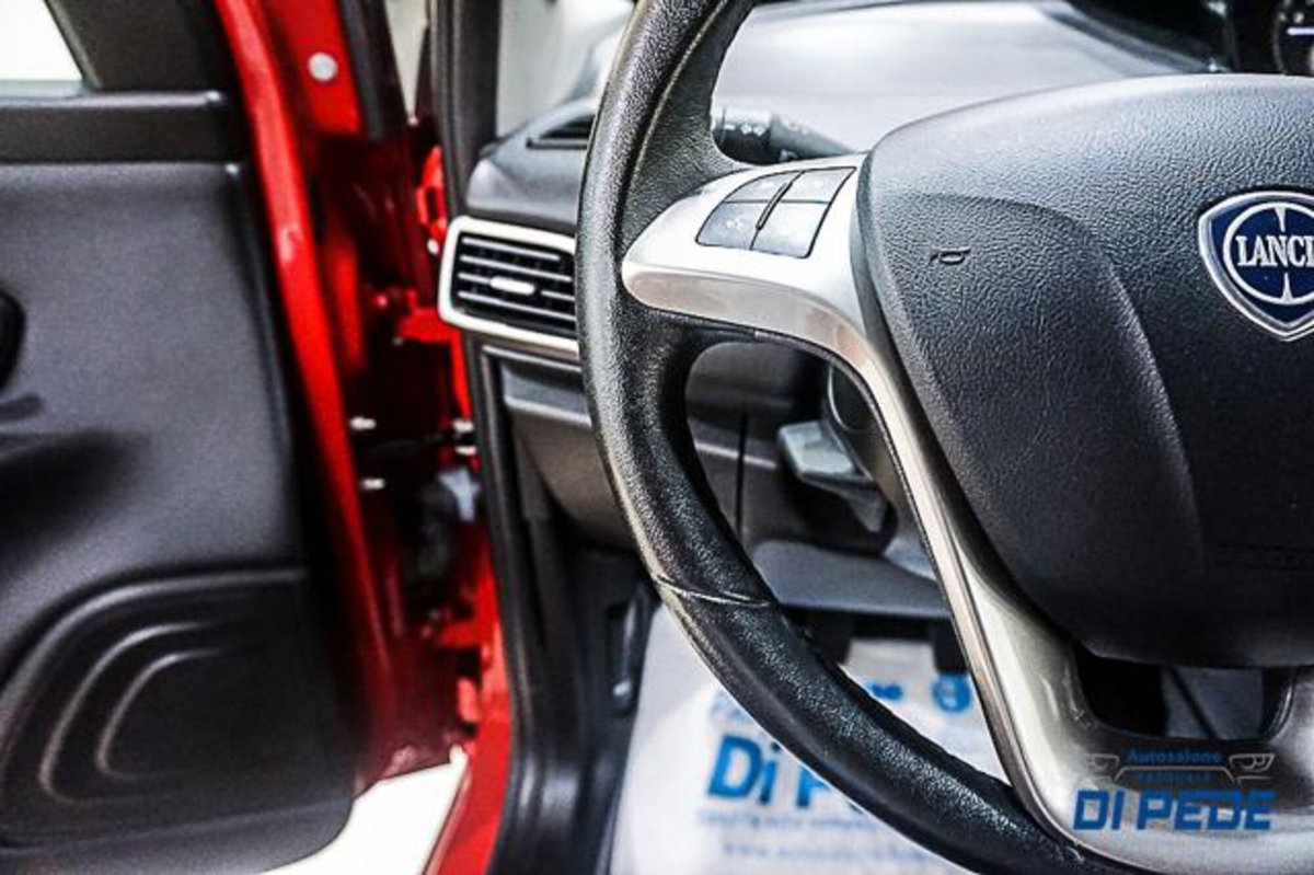 Lancia Ypsilon 1.0 FireFly 5 porte S&S Hybrid Ecochic Gold (18)