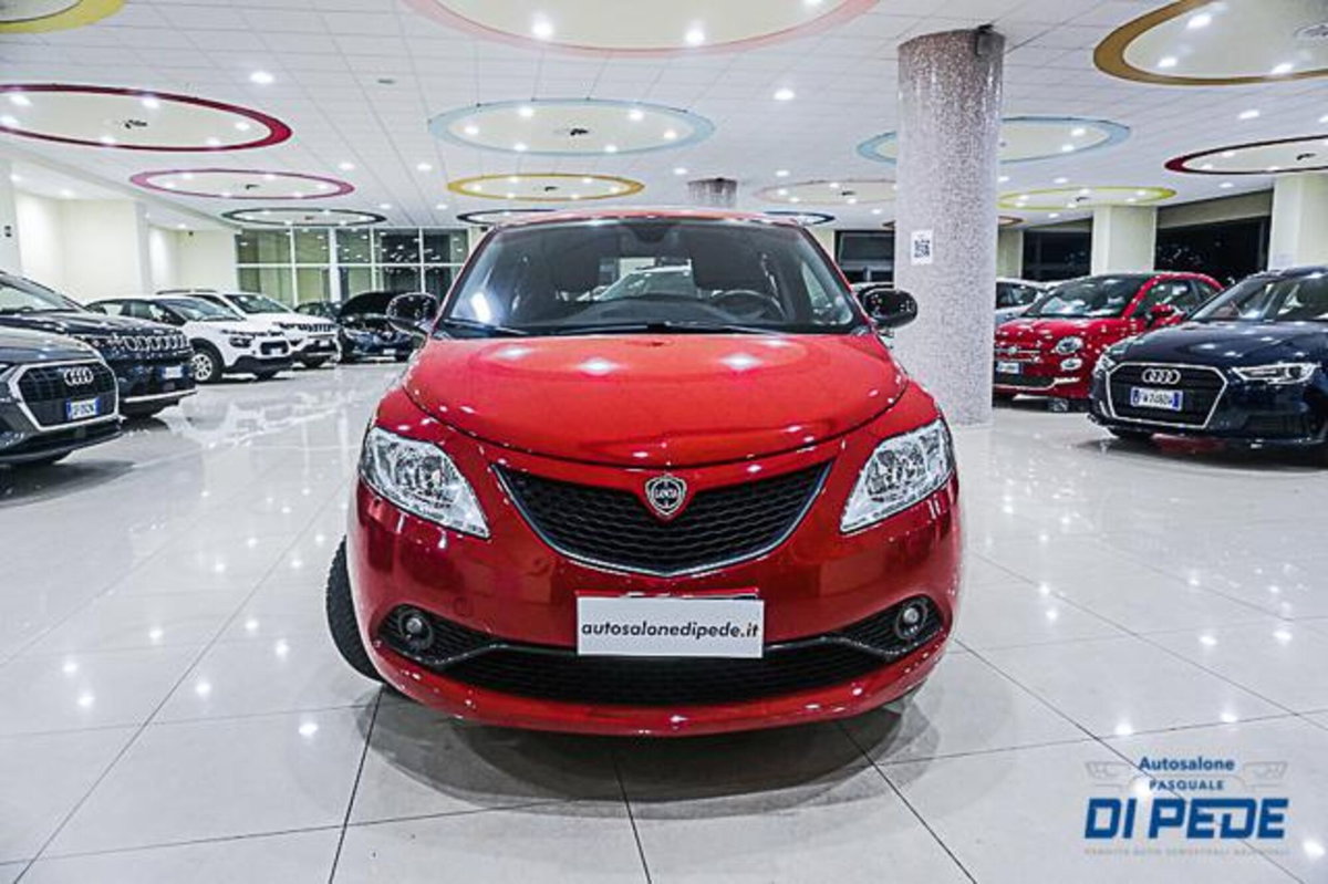 Lancia Ypsilon 1.0 FireFly 5 porte S&S Hybrid Ecochic Gold (2)