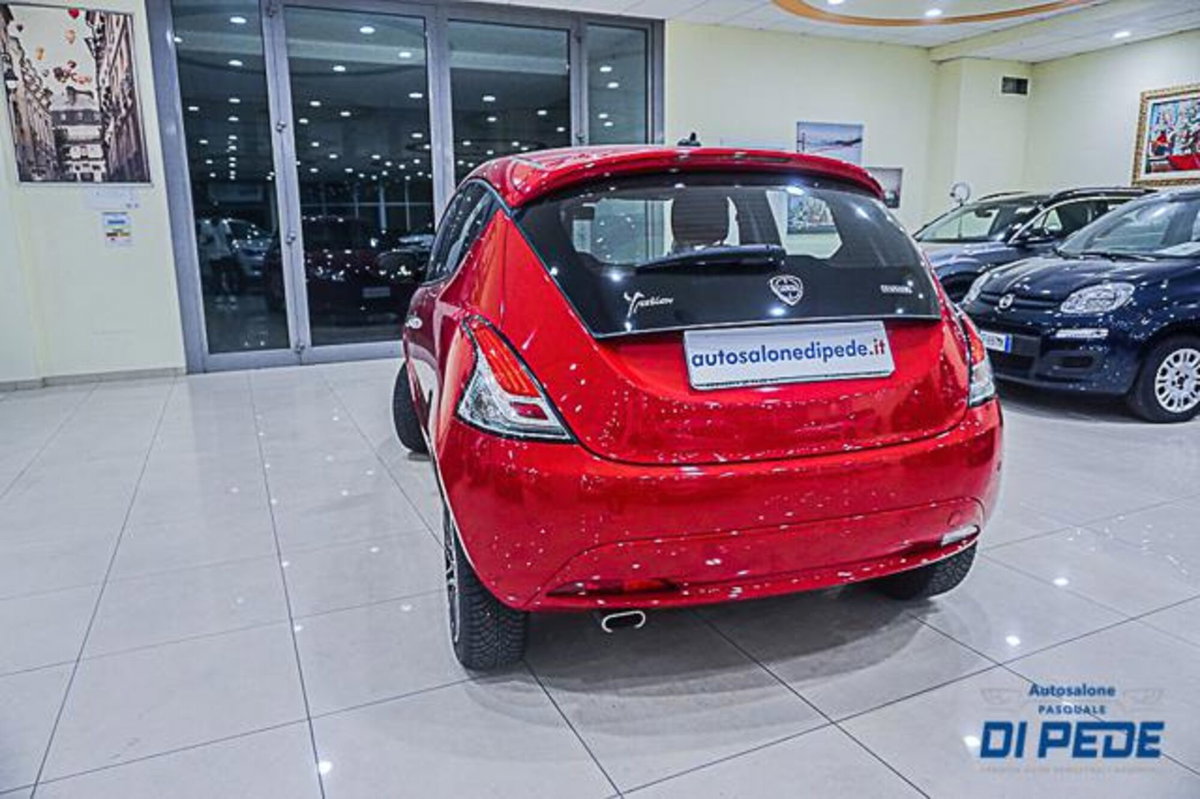Lancia Ypsilon 1.0 FireFly 5 porte S&S Hybrid Ecochic Gold (7)