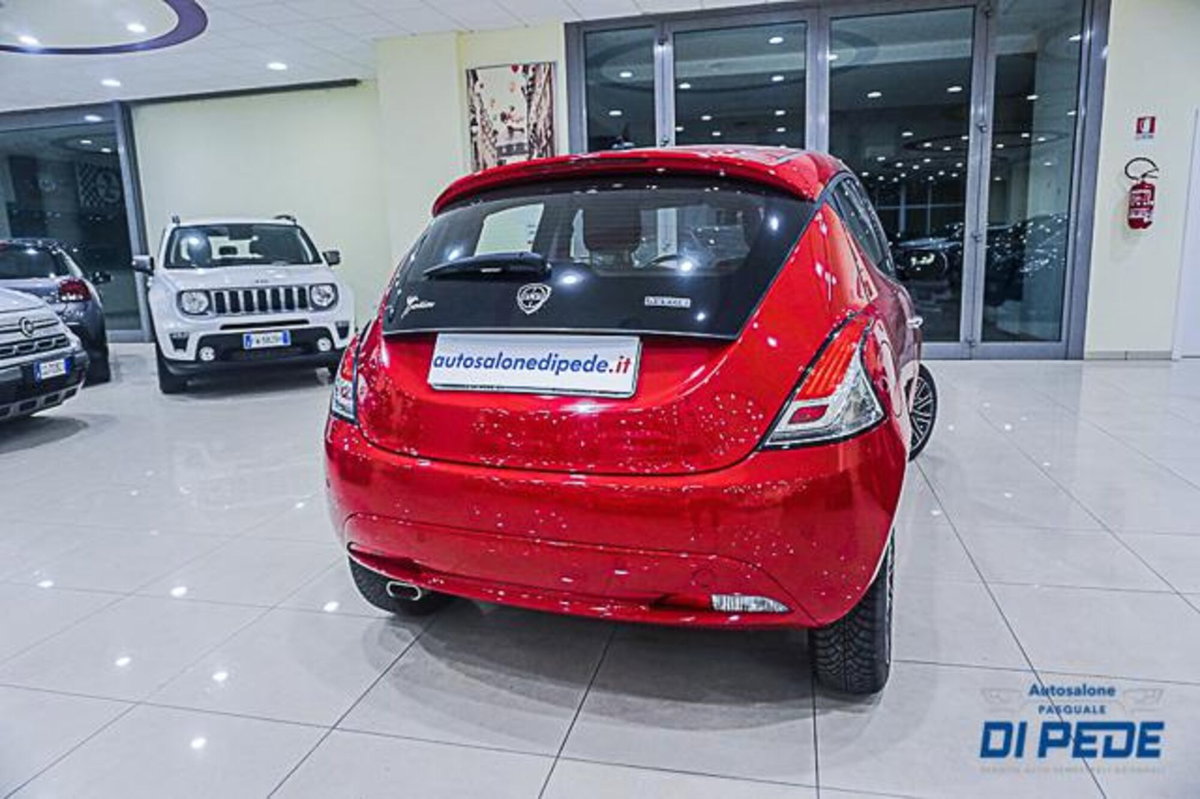 Lancia Ypsilon 1.0 FireFly 5 porte S&S Hybrid Ecochic Gold (9)