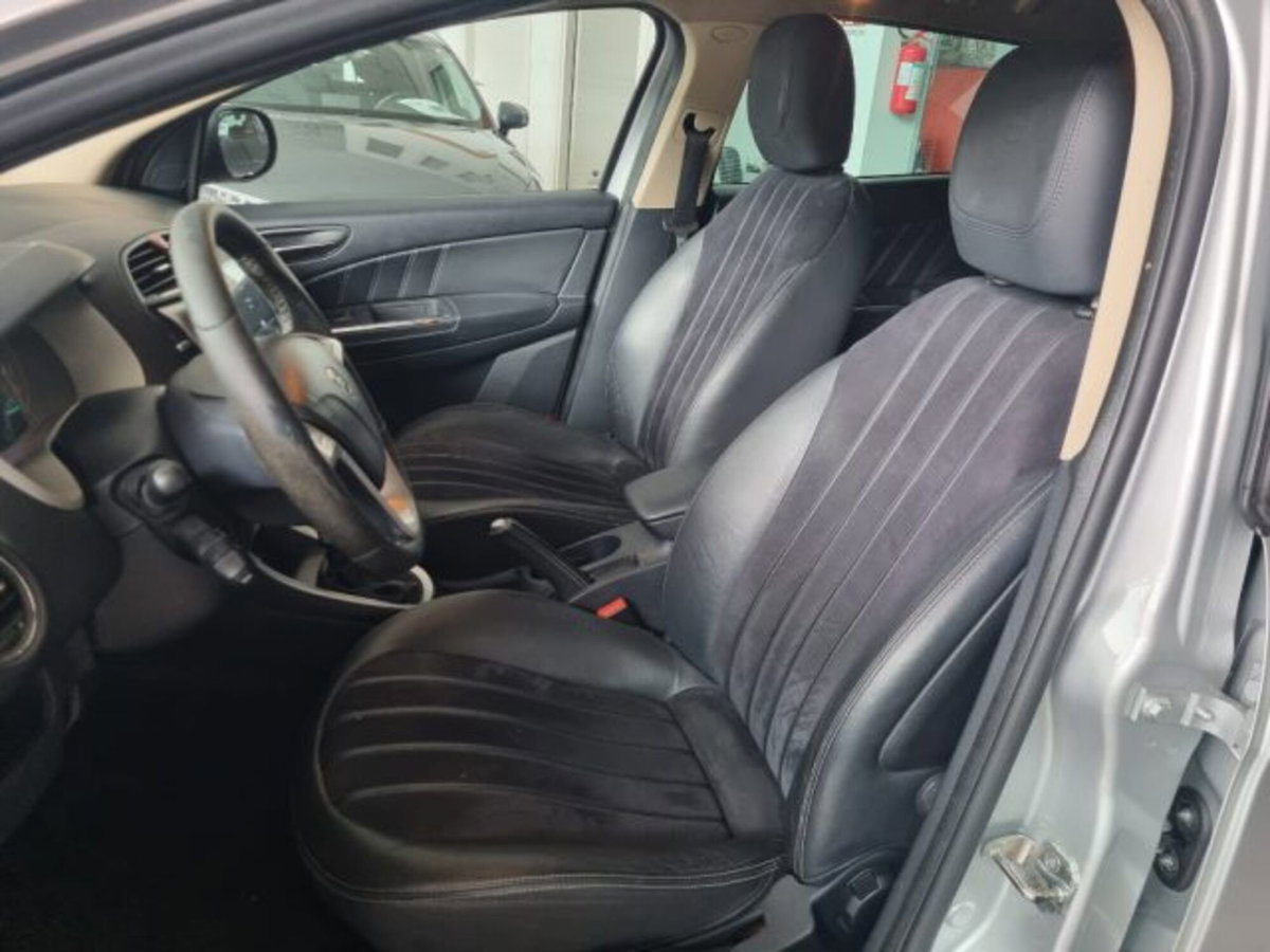 Lancia Delta 1.9 MJT Twinturbo DPF Oro (4)