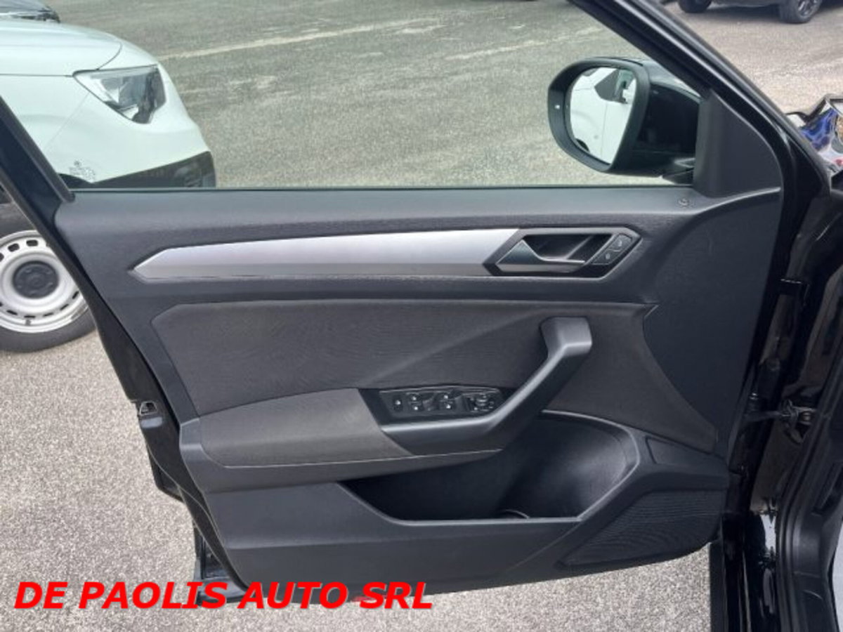 Volkswagen T-Roc 1.0 TSI Life (5)