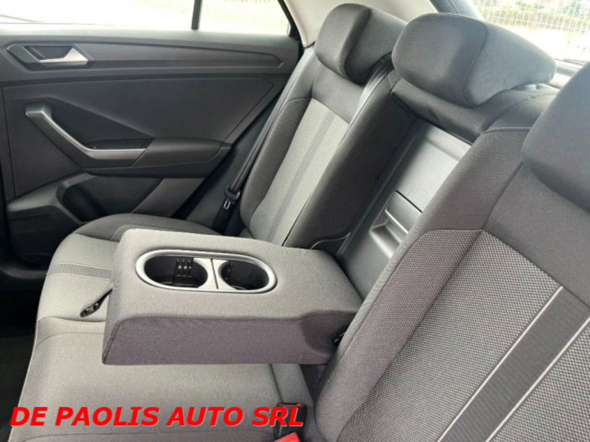 Volkswagen T-Roc 1.0 TSI Life (9)