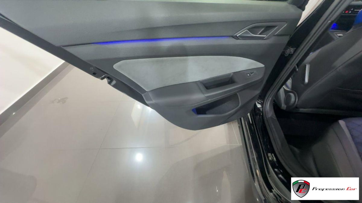 Volkswagen Golf 2.0 TSI R DSG 4Motion (8)