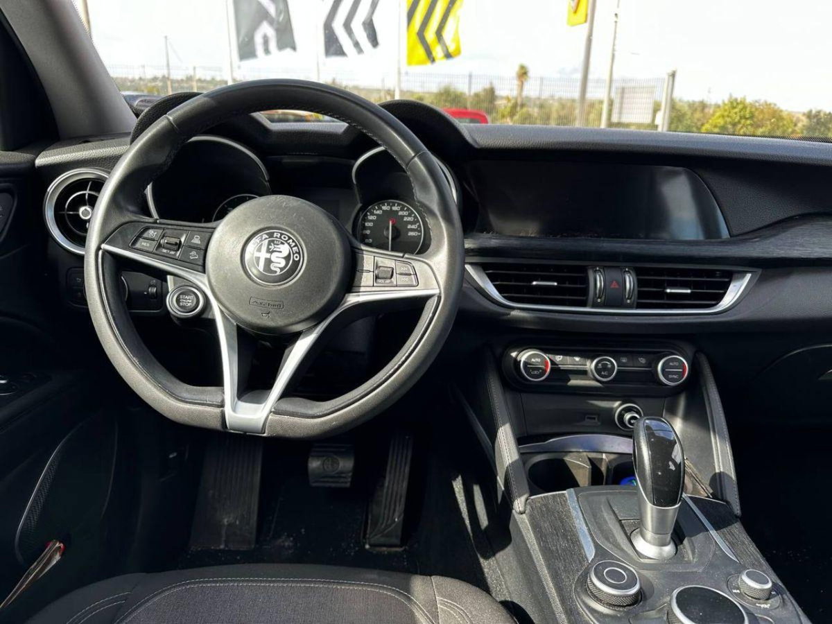 Alfa Romeo Stelvio 2.2 t Veloce rwd 160cv auto (12)