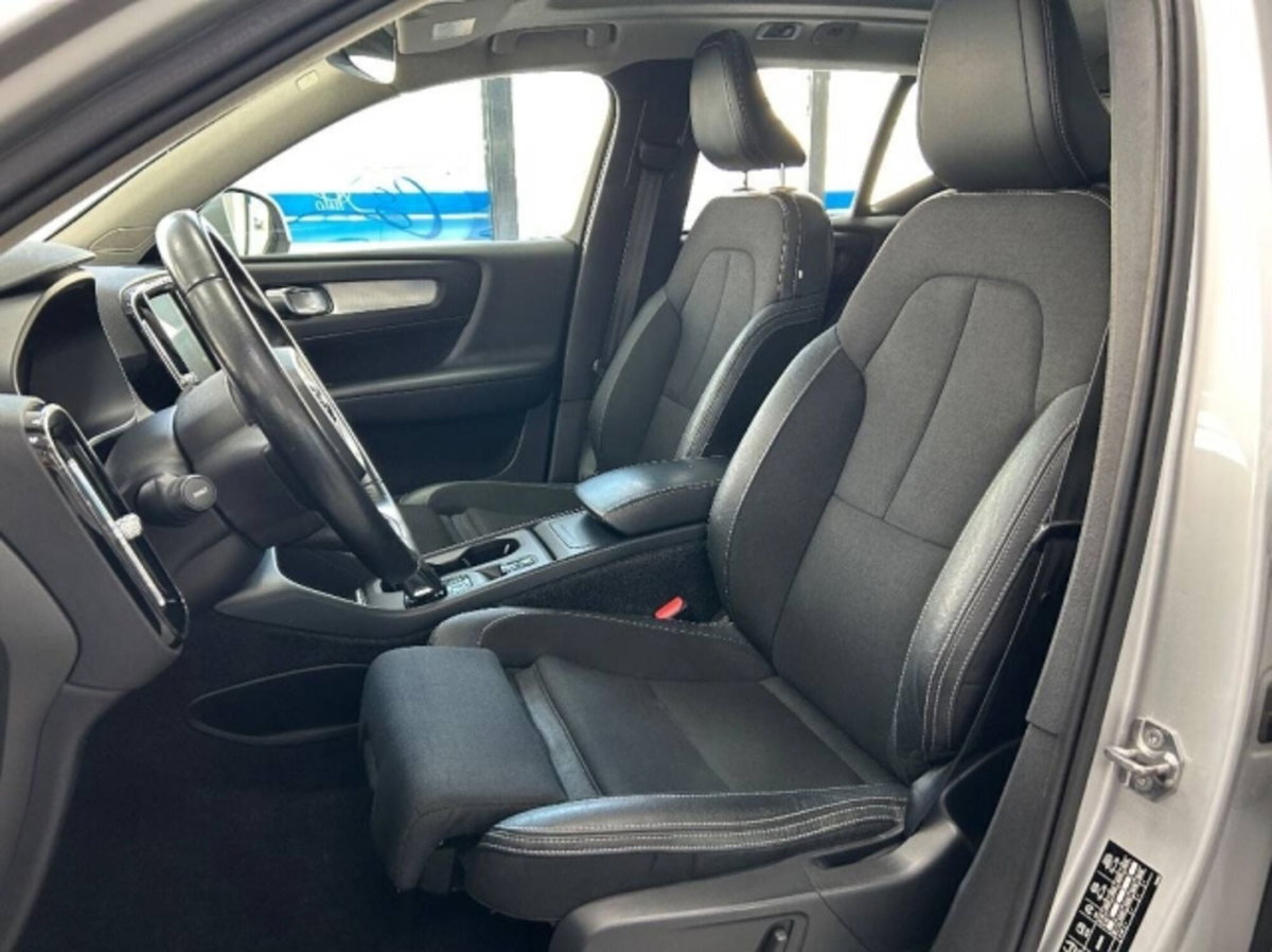 Volvo XC40 D4 AWD Geartronic Momentum (11)