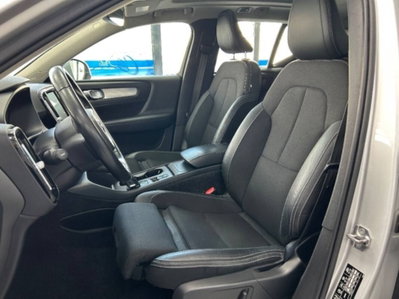 Volvo XC40 D4 AWD Geartronic Momentum (11)
