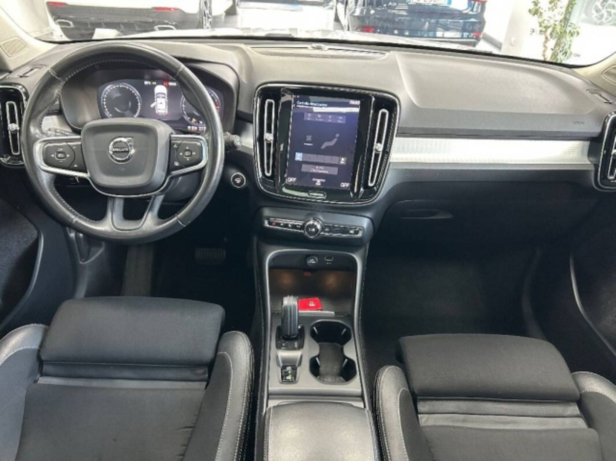 Volvo XC40 D4 AWD Geartronic Momentum (14)