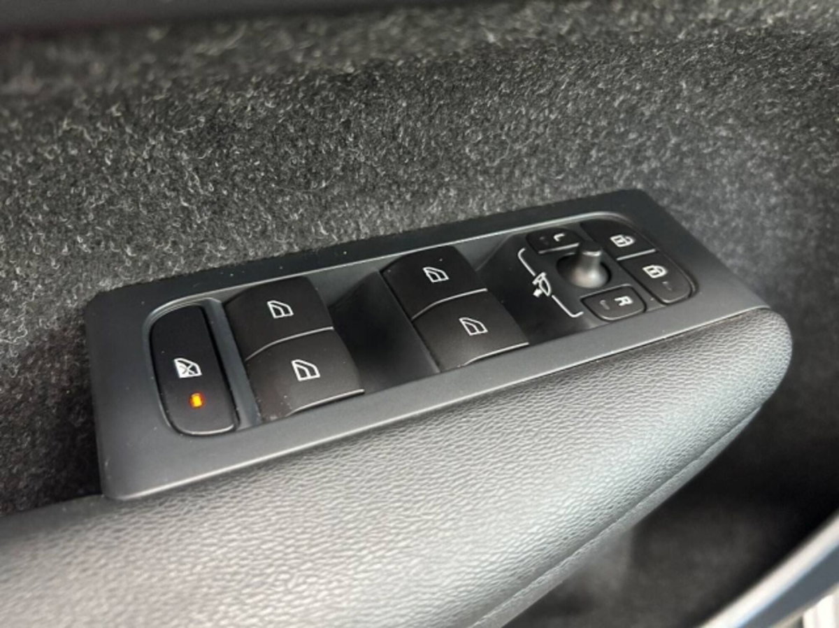 Volvo XC40 D4 AWD Geartronic Momentum (15)