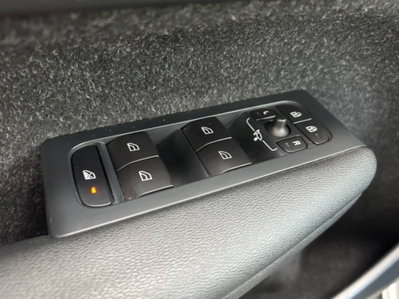 Volvo XC40 D4 AWD Geartronic Momentum (15)