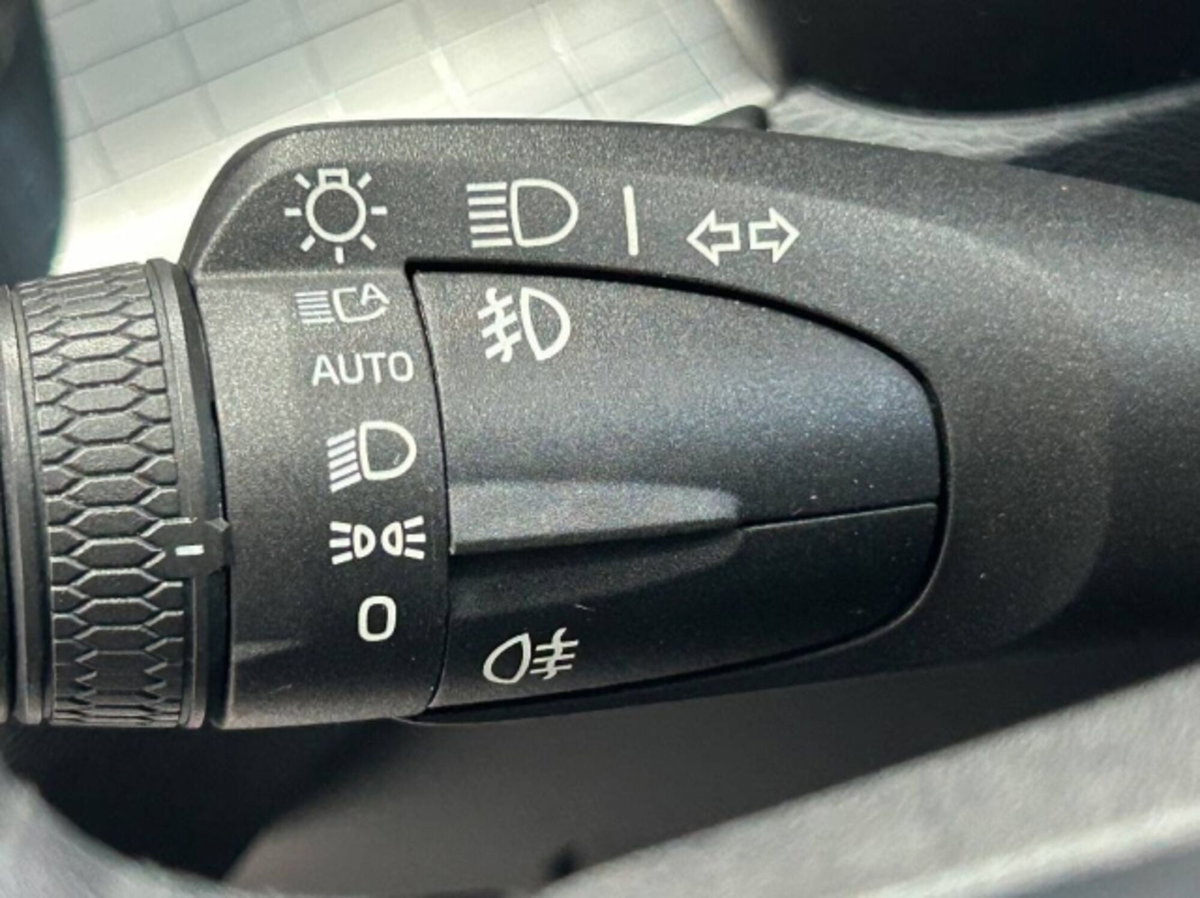 Volvo XC40 D4 AWD Geartronic Momentum (18)