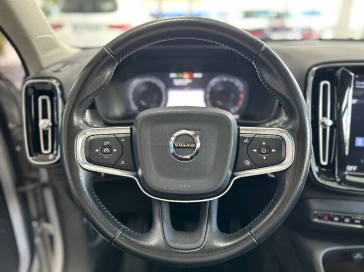 Volvo XC40 D4 AWD Geartronic Momentum (19)