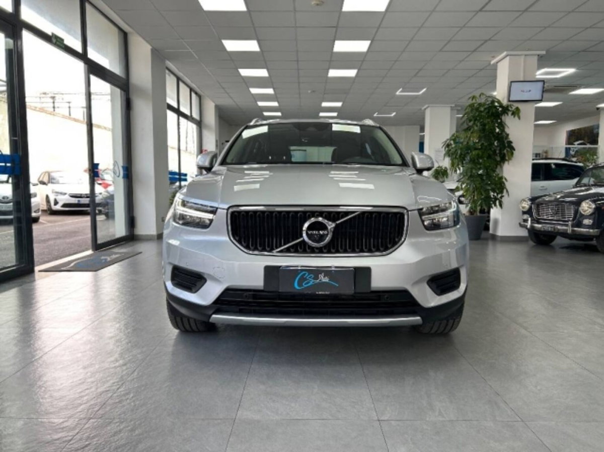 Volvo XC40 D4 AWD Geartronic Momentum (2)