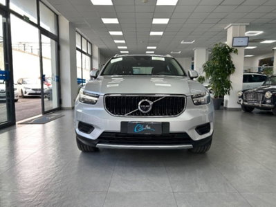 Volvo XC40 D4 AWD Geartronic Momentum (2)