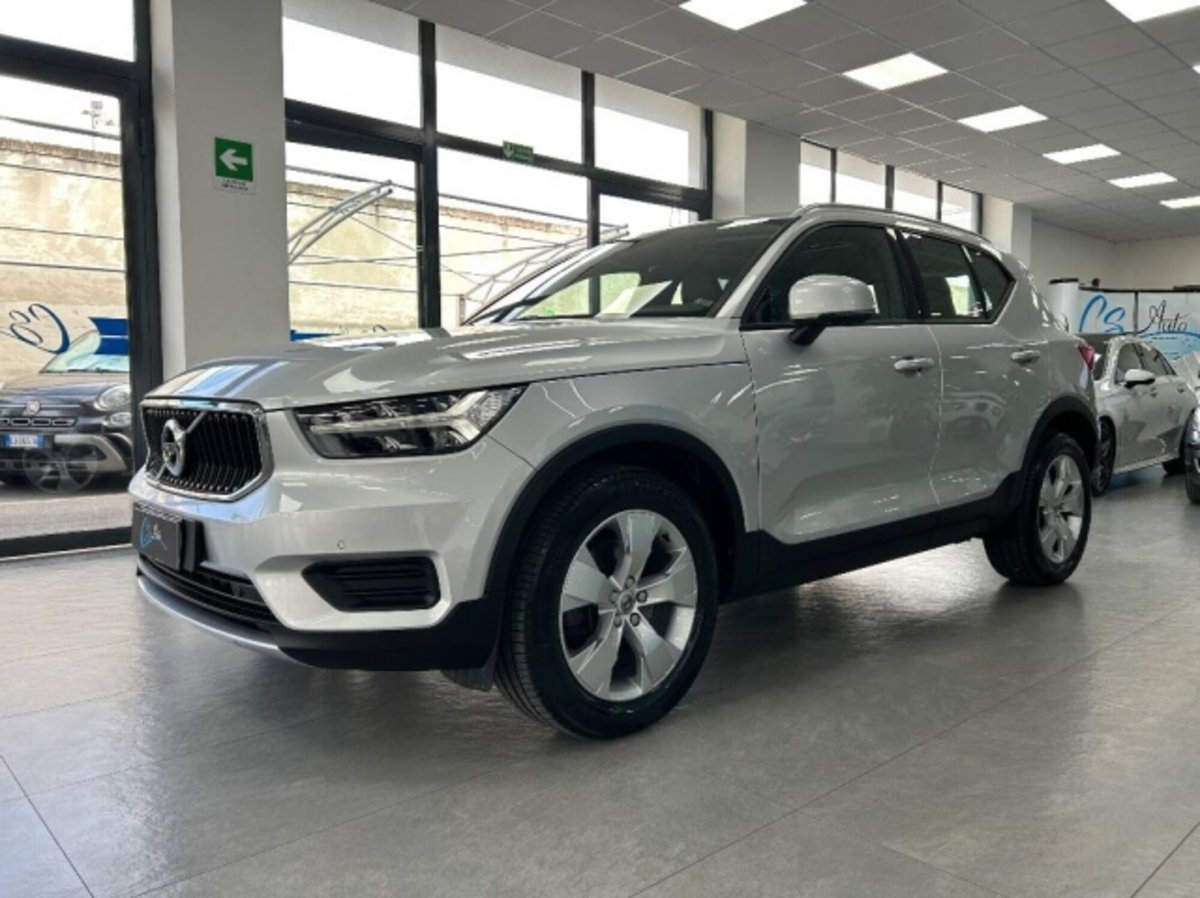 Volvo XC40 D4 AWD Geartronic Momentum (3)