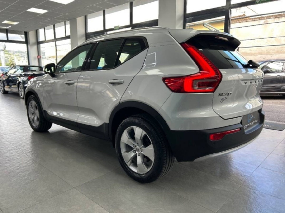 Volvo XC40 D4 AWD Geartronic Momentum (5)