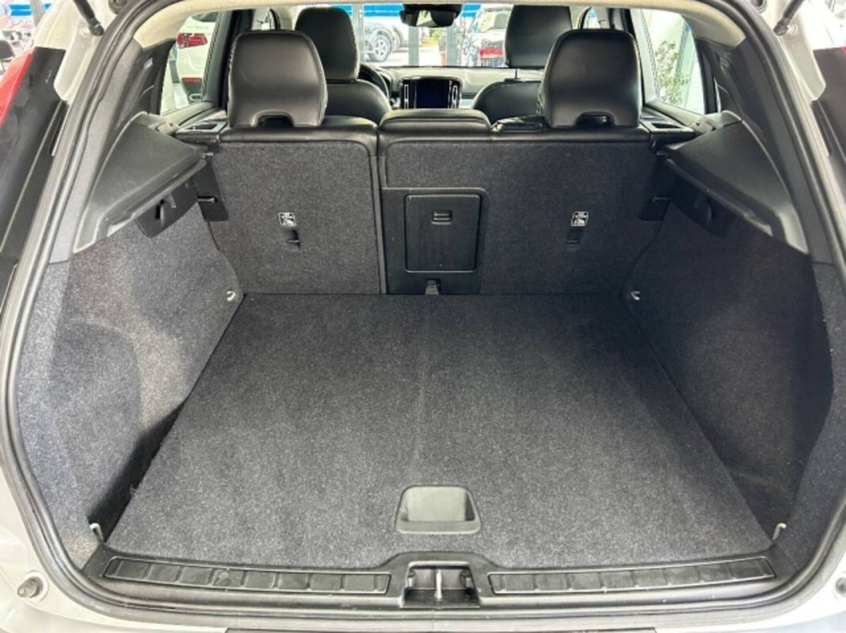 Volvo XC40 D4 AWD Geartronic Momentum (9)