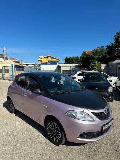 Lancia Ypsilon 1.3 MJT 16V 95 CV 5 porte S&S Black&Red usata