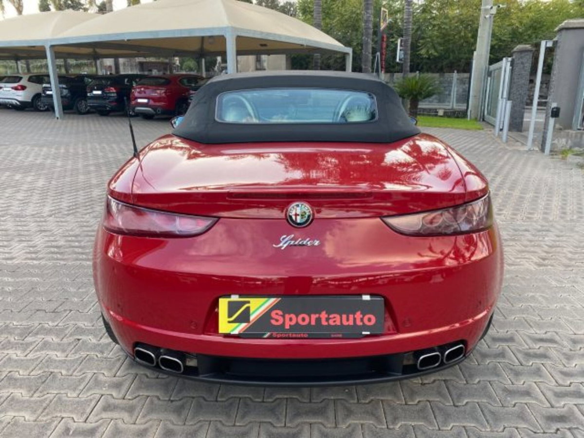 Alfa Romeo Spider 2.4 JTDm 210CV (15)