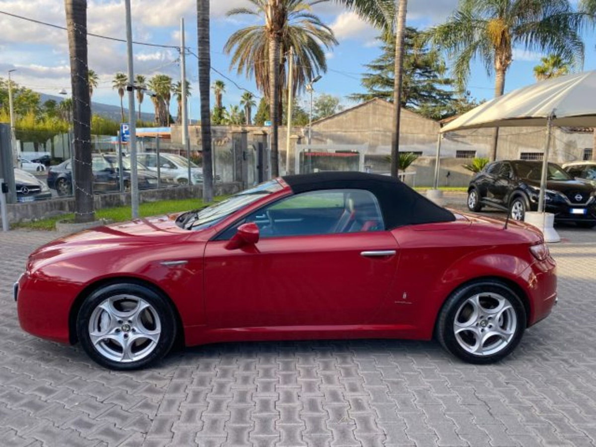 Alfa Romeo Spider 2.4 JTDm 210CV (17)