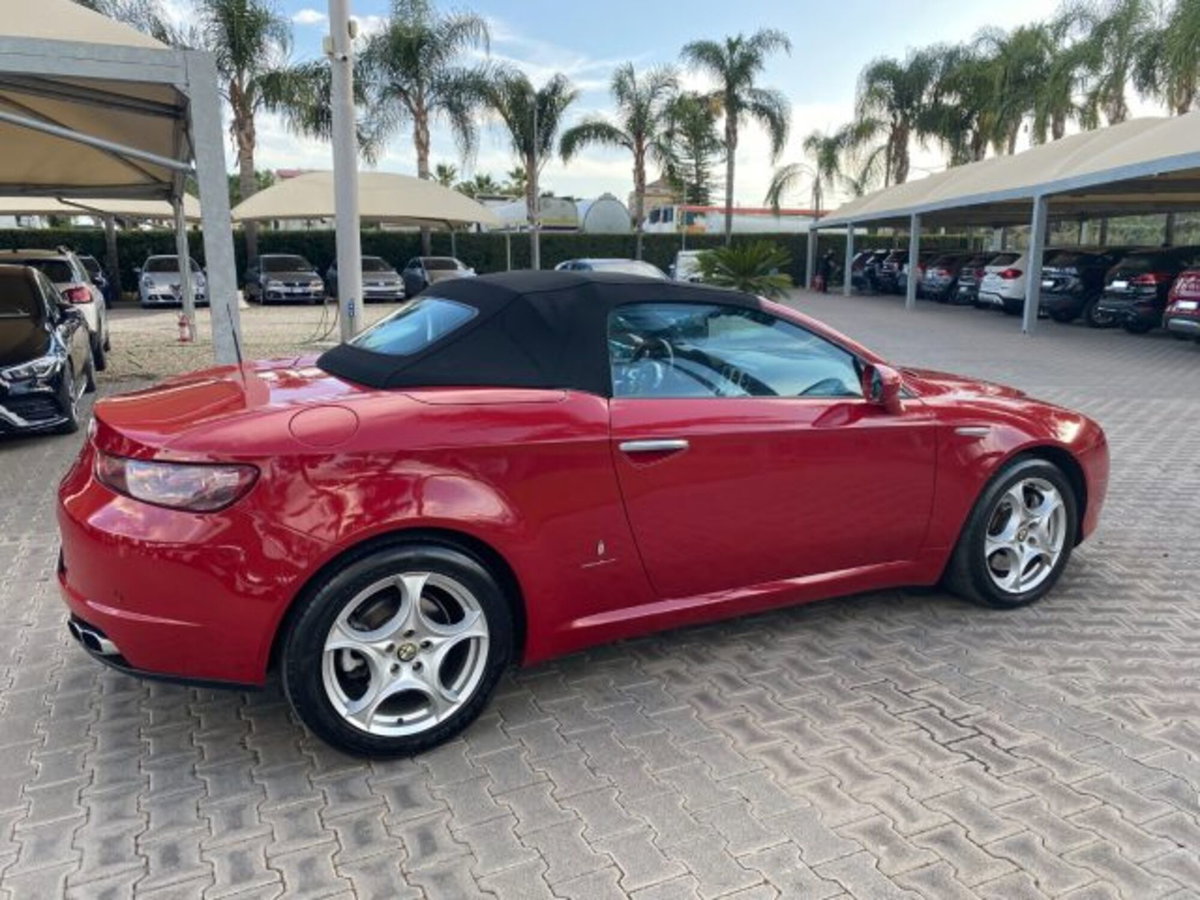 Alfa Romeo Spider 2.4 JTDm 210CV (18)