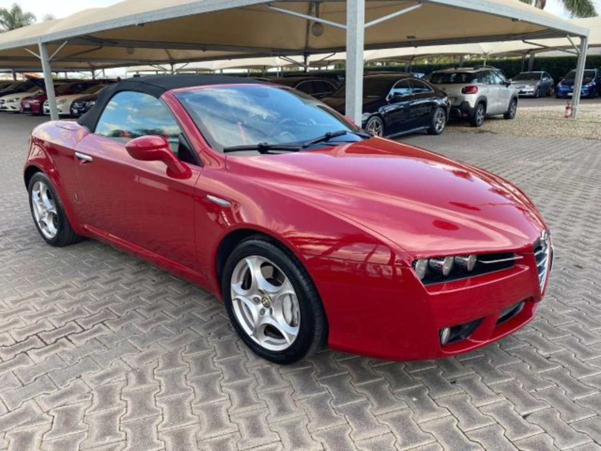 Alfa Romeo Spider 2.4 JTDm 210CV (19)