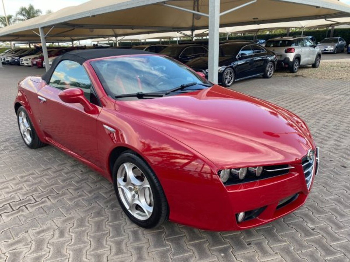 Alfa Romeo Spider 2.4 JTDm 210CV (2)