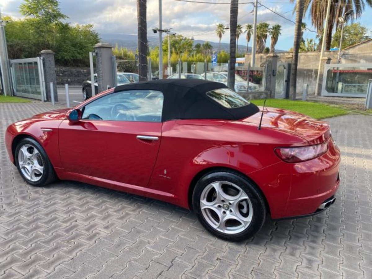 Alfa Romeo Spider 2.4 JTDm 210CV (20)