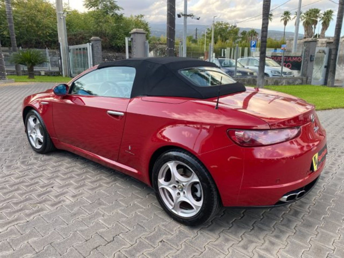 Alfa Romeo Spider 2.4 JTDm 210CV (3)