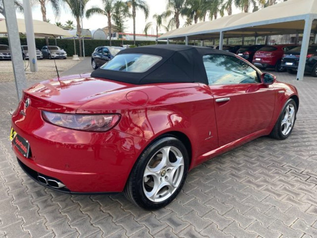 Alfa Romeo Spider 2.4 JTDm 210CV (4)