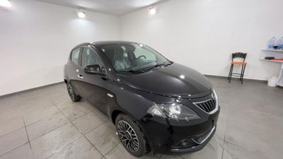 Lancia Ypsilon 1.0 FireFly 5 porte S&S Hybrid Gold Plus nuova