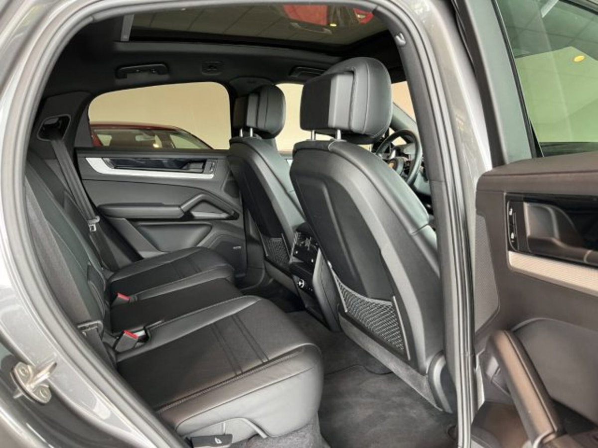 Porsche Cayenne Coupé 3.0 V6 E-Hybrid (17)