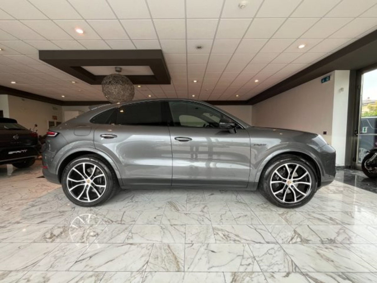 Porsche Cayenne Coupé 3.0 V6 E-Hybrid (8)