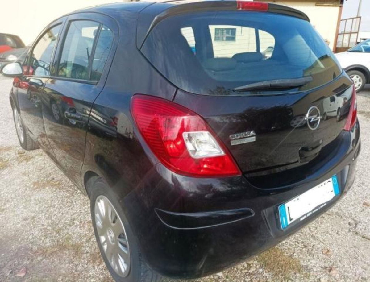 Opel Corsa 1.2 5 porte n-Joy (3)