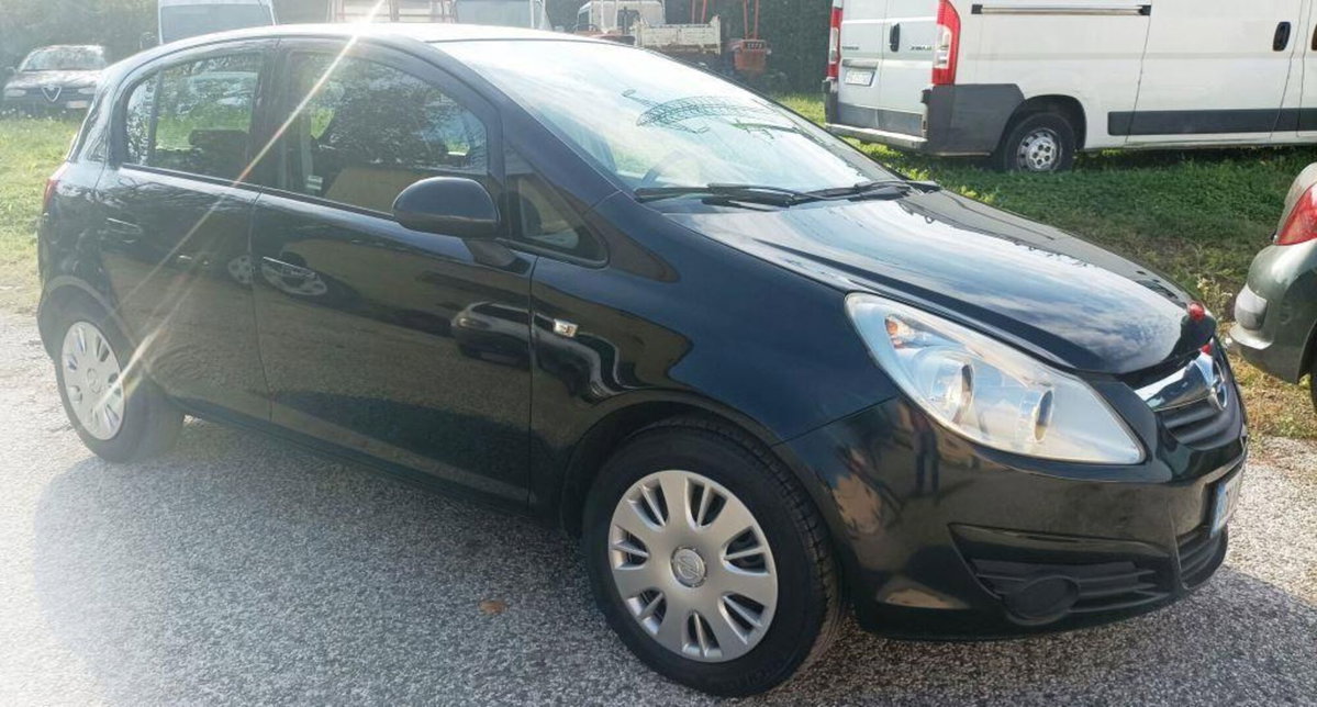 Opel Corsa 1.2 5 porte n-Joy (4)