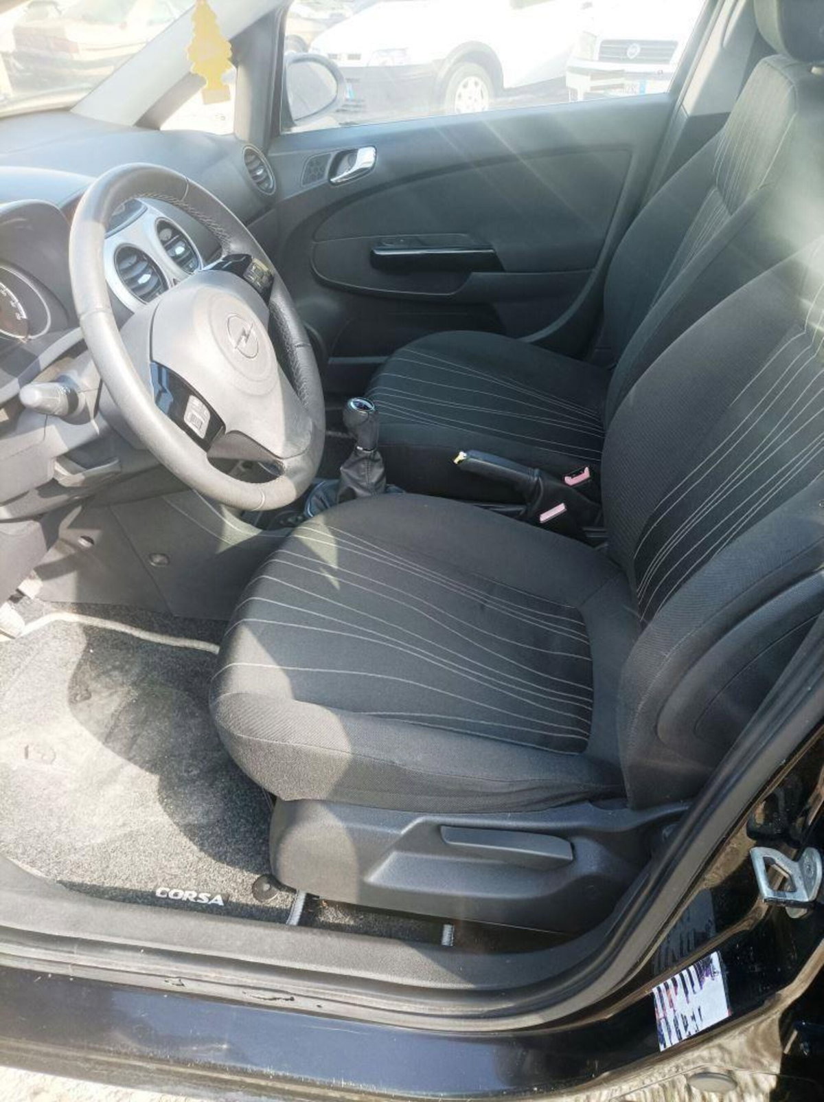 Opel Corsa 1.2 5 porte n-Joy (9)