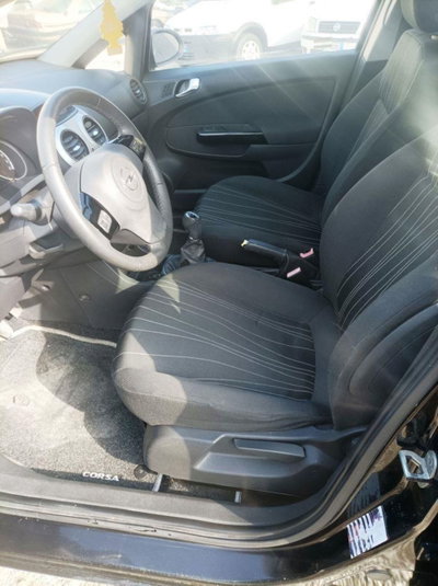 Opel Corsa 1.2 5 porte n-Joy (9)