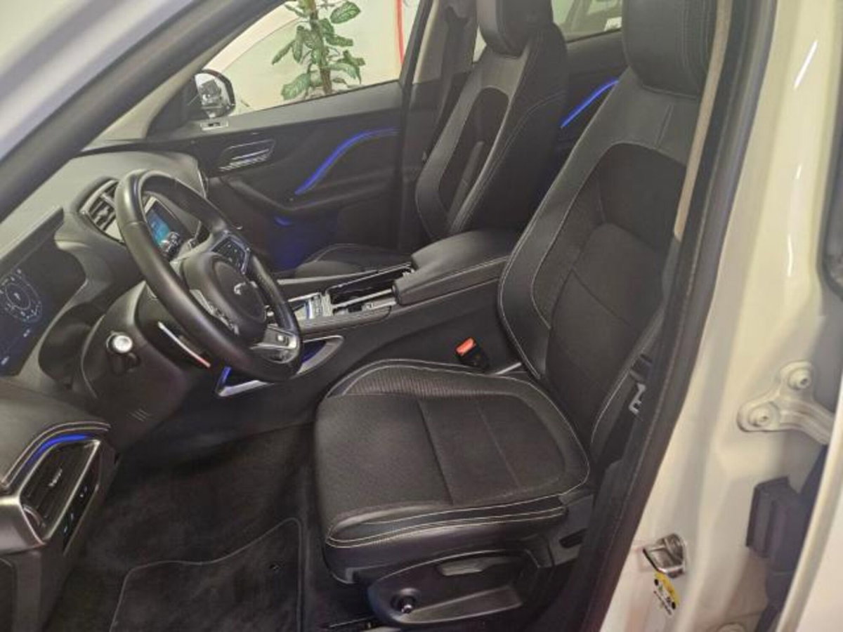 Jaguar F-Pace 2.0 D 180 CV AWD Portfolio (13)