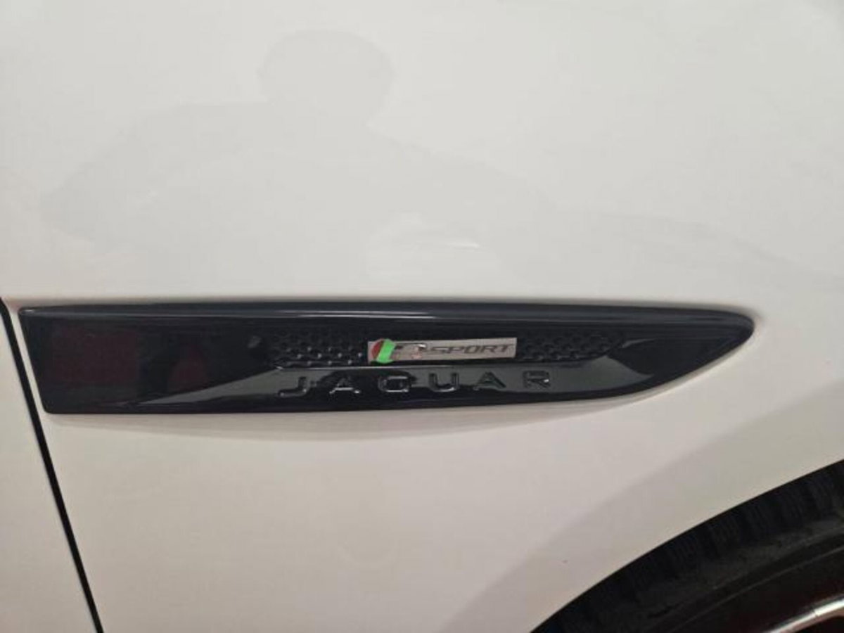 Jaguar F-Pace 2.0 D 180 CV AWD Portfolio (18)
