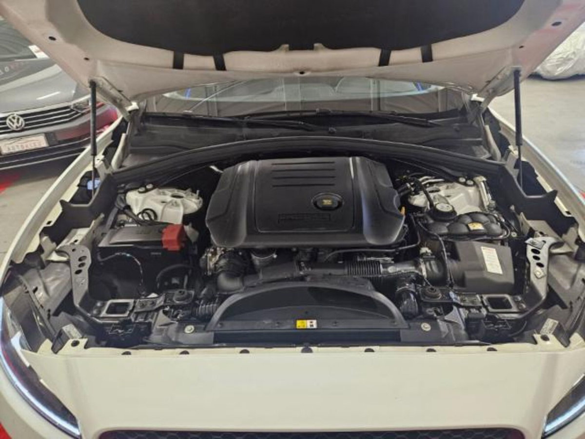 Jaguar F-Pace 2.0 D 180 CV AWD Portfolio (20)