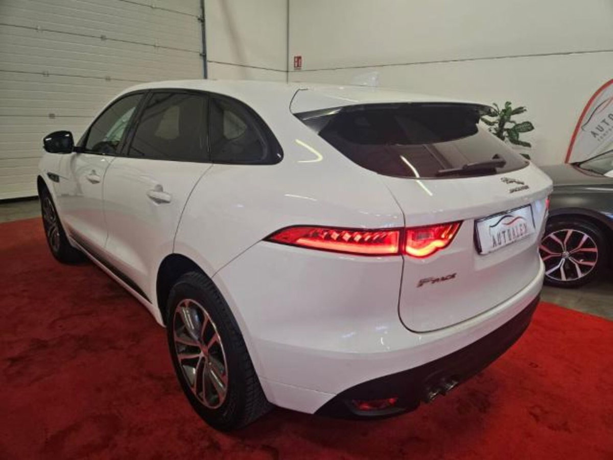 Jaguar F-Pace 2.0 D 180 CV AWD Portfolio (6)