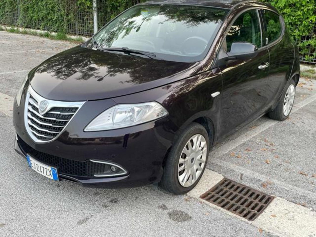 Lancia Ypsilon 1.2 69 CV 5 porte Silver