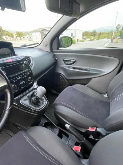 Lancia Ypsilon 1.2 69 CV 5 porte Silver (11)