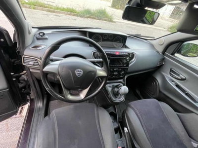 Lancia Ypsilon 1.2 69 CV 5 porte Silver (12)