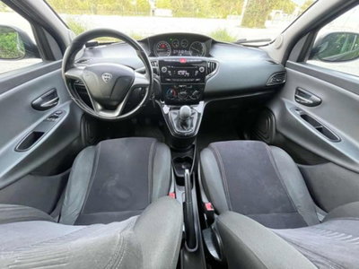 Lancia Ypsilon 1.2 69 CV 5 porte Silver (14)
