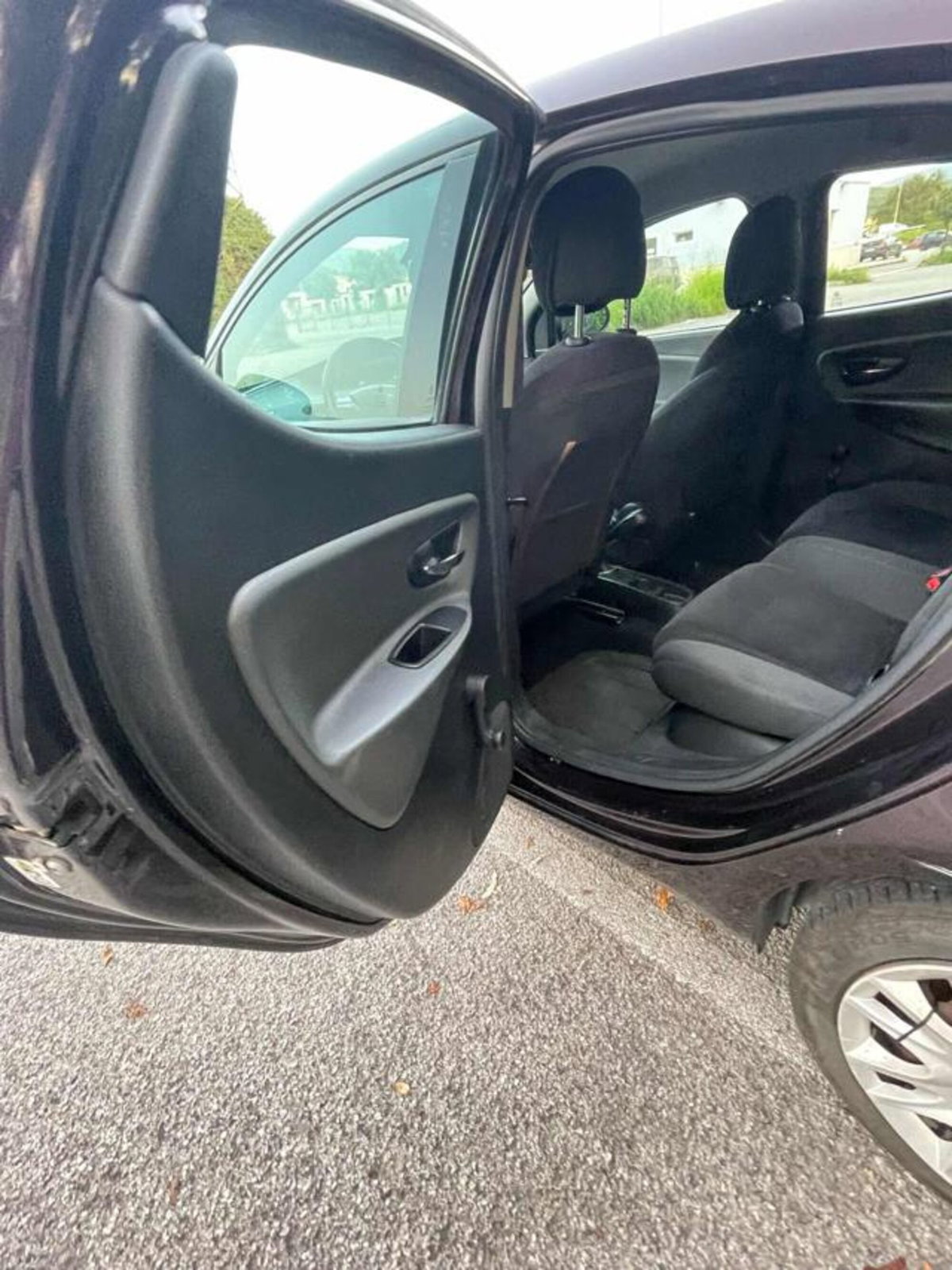 Lancia Ypsilon 1.2 69 CV 5 porte Silver (15)