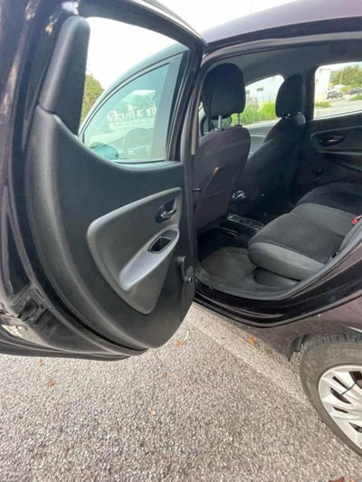 Lancia Ypsilon 1.2 69 CV 5 porte Silver (15)