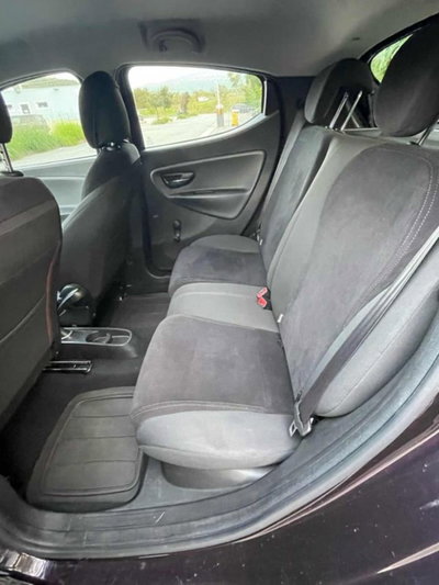 Lancia Ypsilon 1.2 69 CV 5 porte Silver (16)
